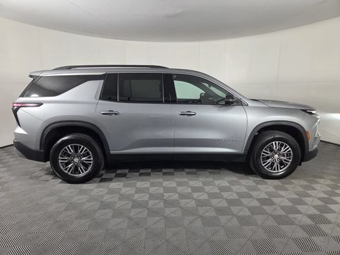 Used 2024 Chevrolet Traverse LT AWD/4WD image 4