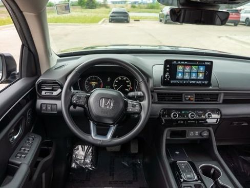 Used 2025 Honda Pilot Touring image 13