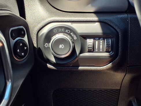 Used 2020 Jeep Wrangler Sport AWD/4WD image 17