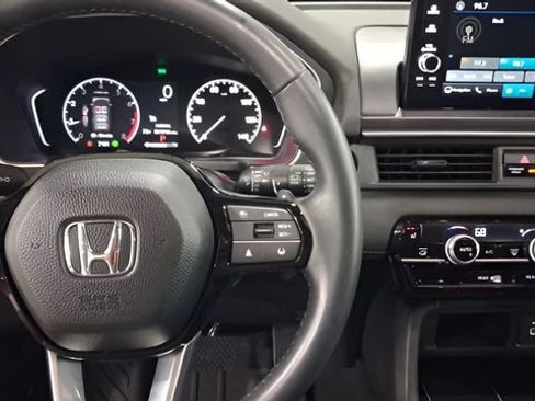 Used 2025 Honda Pilot Touring image 10