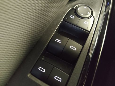 Used 2025 Chevrolet Equinox LT FWD image 27