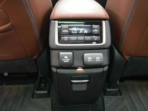 Used 2019 Subaru Ascent Touring w/ Popular Package #2A AWD/4WD image 10