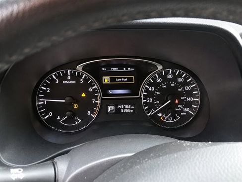 Used 2015 Nissan Pathfinder Platinum w/ Family Entertainment Package AWD/4WD image 27