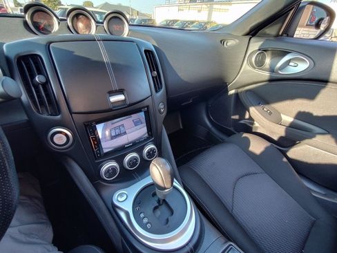 Used 2015 Nissan 370Z Roadster RWD image 23