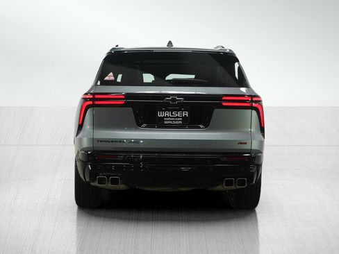 Used 2025 Chevrolet Traverse RS image 4