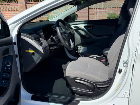 Used 2015 Hyundai Elantra SE FWD image 6