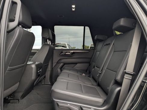 Used 2025 Chevrolet Tahoe Z71 AWD/4WD image 18