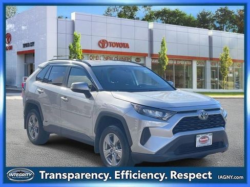 Certified 2022 Toyota RAV4 LE image 1