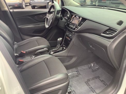 Used 2022 Buick Encore Preferred FWD image 17