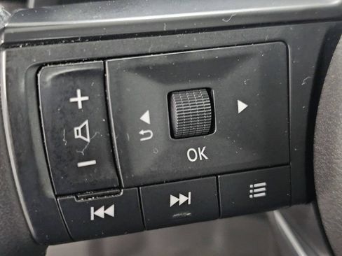 Used 2024 Nissan Rogue SV w/ SV Premium Package FWD image 29