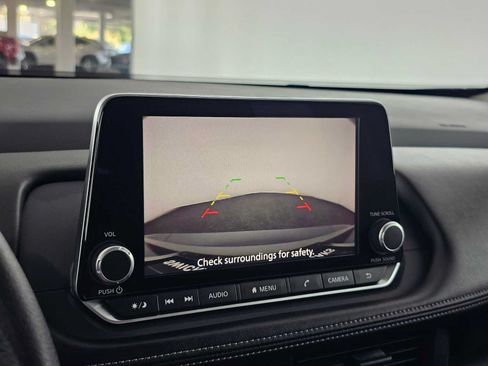 Used 2024 Nissan Rogue S FWD image 27