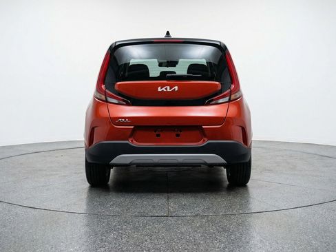 Used 2025 Kia Soul LX w/ LX Technology Package FWD image 7