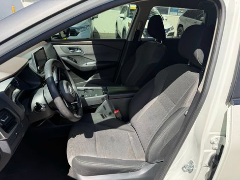 Used 2023 Nissan Rogue SV FWD image 8