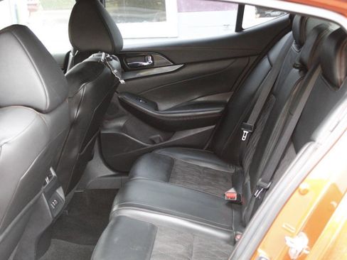Used 2019 Nissan Maxima SR w/ Premium Package FWD image 32