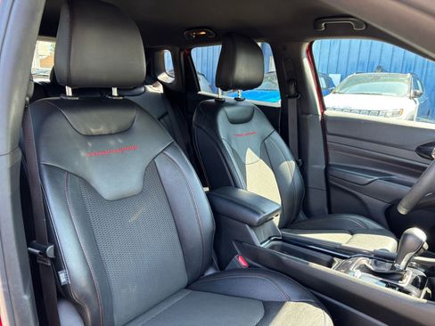 Used 2025 Jeep Compass Trailhawk AWD/4WD image 35