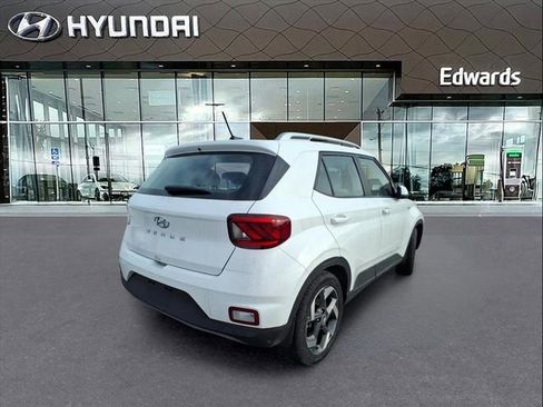 Used 2025 Hyundai Venue SEL image 5