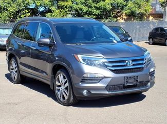 Used 2017 Honda Pilot Touring video 3