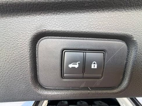 Used 2023 Nissan Pathfinder SL AWD/4WD image 27