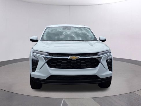 Used 2026 Chevrolet Trax LS w/ LS Convenience Package FWD image 2