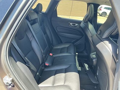Used 2020 Volvo XC60 T6 Momentum AWD/4WD image 12
