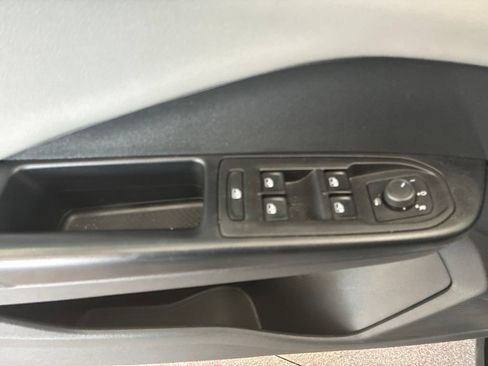 Used 2023 Volkswagen Taos SE w/ Panoramic Sunroof Package AWD/4WD image 14