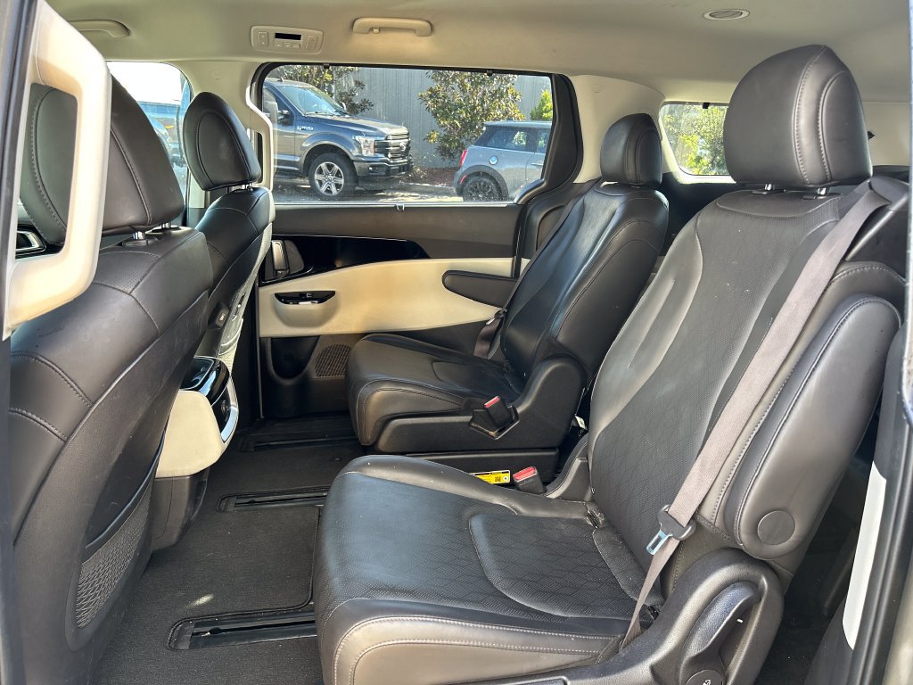 Used 2024 Kia Carnival EX FWD image 13