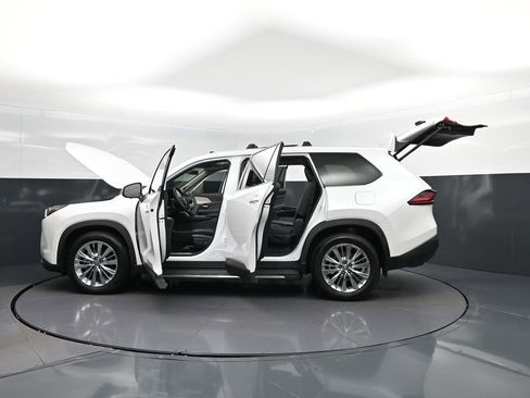 Used 2025 Toyota Grand Highlander AWD image 47