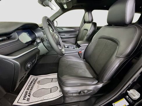 New 2025 Jeep Grand Cherokee L Altitude image 19