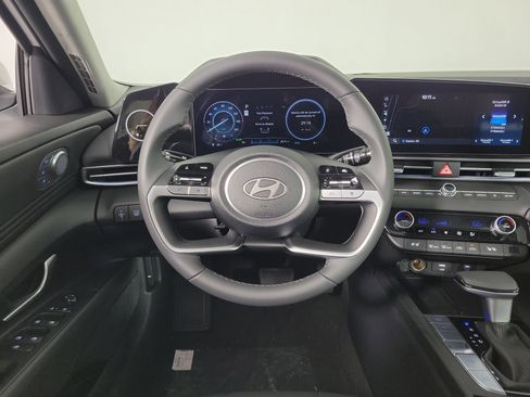 New 2025 Hyundai Elantra Limited image 11