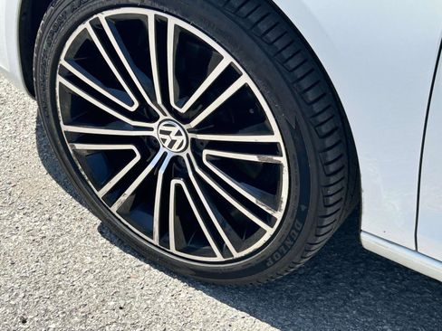 Used 2015 Volkswagen Eos Executive FWD image 9