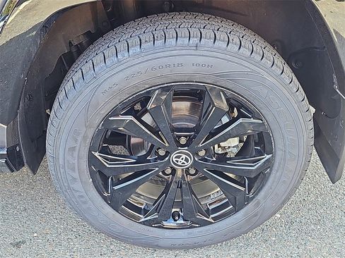 Used 2024 Toyota RAV4 SE image 8