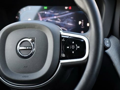 Certified 2025 Volvo XC60 B5 Plus image 21