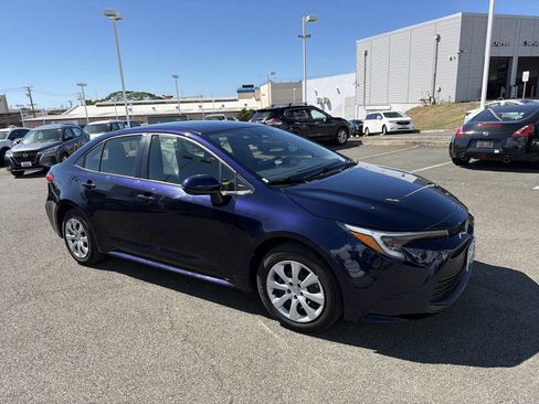 Used 2024 Toyota Corolla LE image 2