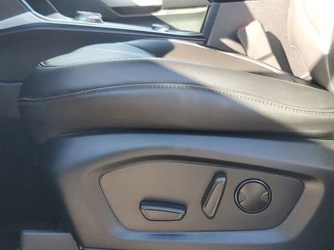 Used 2024 Ford Explorer XLT w/ Equipment Group 202A image 13