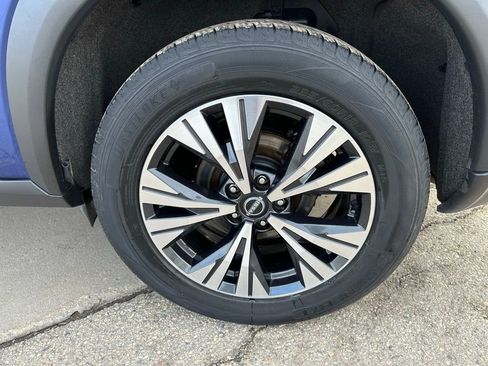 Used 2023 Nissan Rogue SV image 7