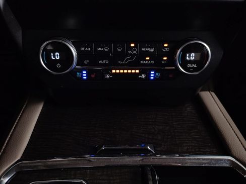 Used 2019 Ford Expedition Limited AWD/4WD image 40