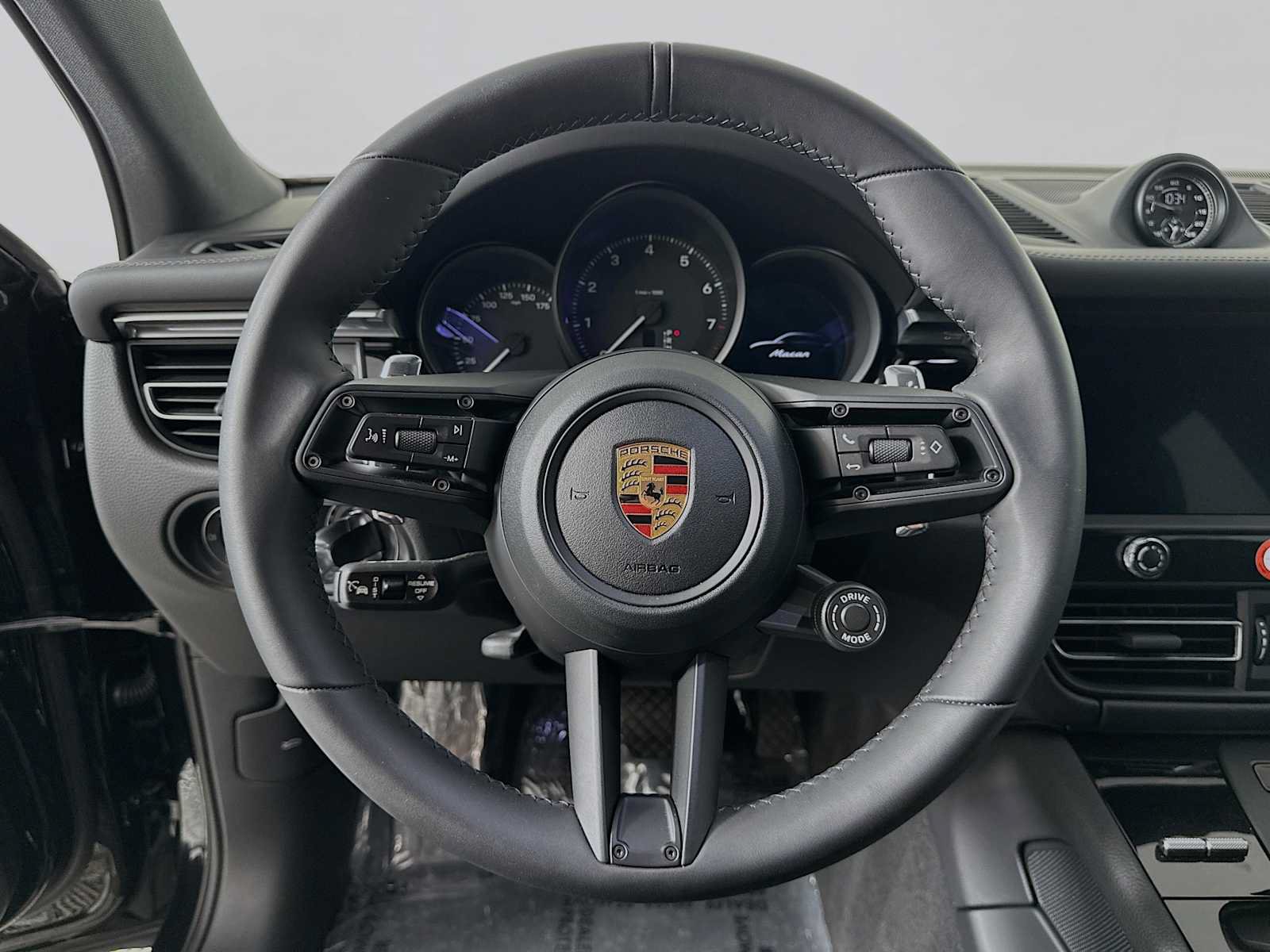 Certified 2026 Porsche Macan AWD/4WD image 14