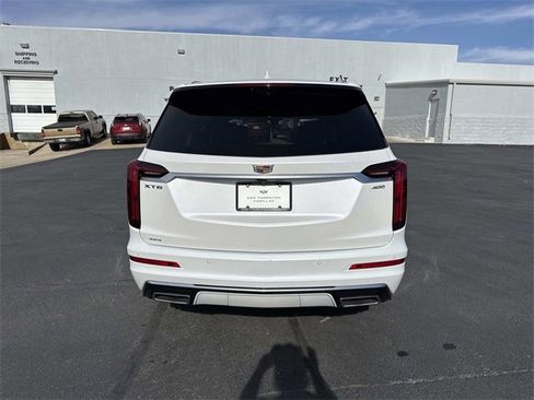 Used 2024 Cadillac XT6 Premium Luxury w/ Technology Package image 3