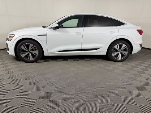 Used 2024 Audi Q8 e-tron Premium Plus AWD/4WD image 2