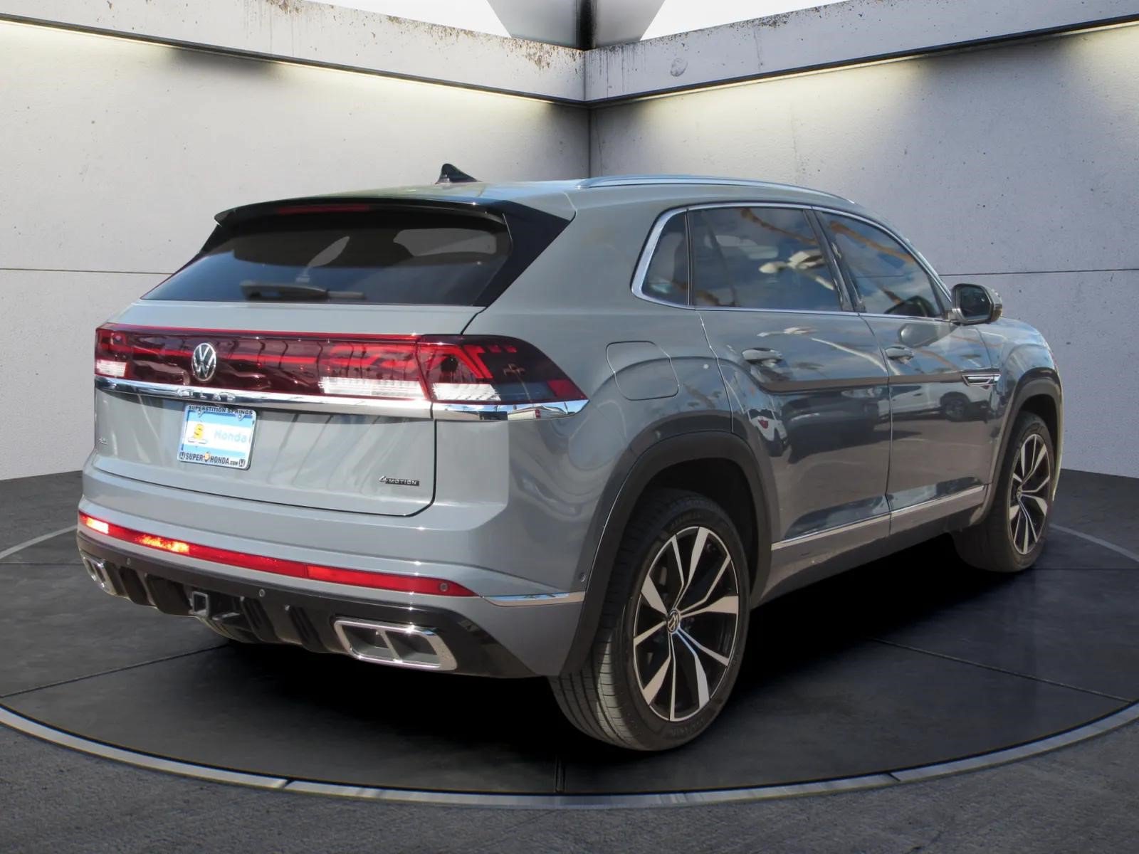 Used 2024 Volkswagen Atlas Cross Sport SEL Premium R-Line AWD/4WD image 5