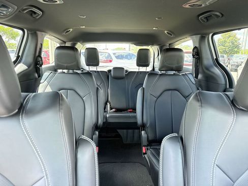 New 2026 Chrysler Pacifica Select image 27