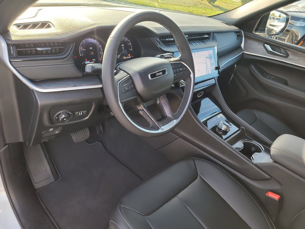 New 2027 Jeep Grand Cherokee Limited w/ Limited Altitude Package RWD image 18
