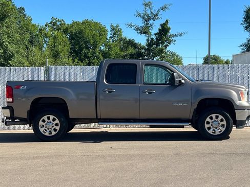 Used 2012 GMC Sierra 2500 SLT w/ SLT Convenience Package AWD/4WD image 3