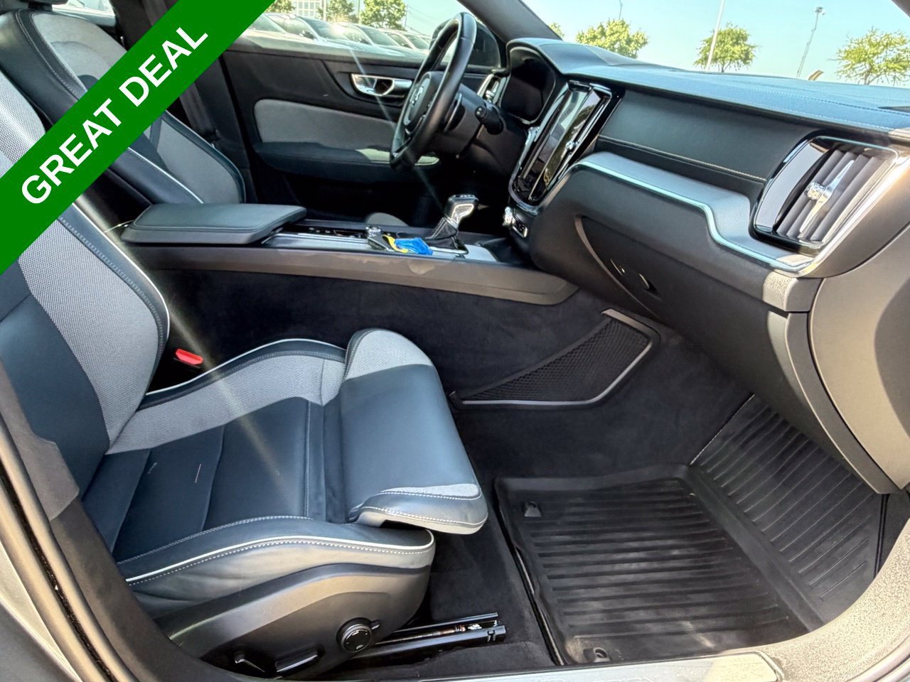 Used 2020 Volvo V60 T6 R-Design FWD image 37
