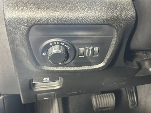 Used 2023 Jeep Grand Cherokee L Laredo AWD/4WD image 19