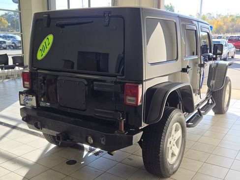 Used 2012 Jeep Wrangler Unlimited Sahara image 10