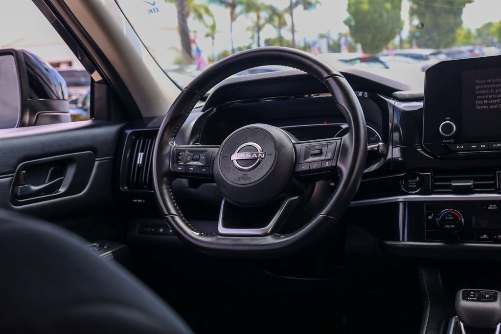 Used 2025 Nissan Pathfinder SV FWD image 24