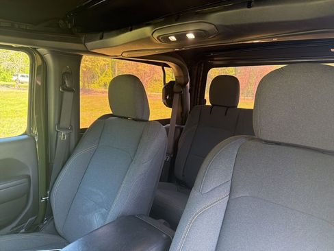 Used 2024 Jeep Wrangler Willys image 12