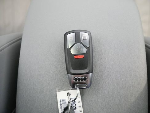 Used 2022 Audi Q5 2.0T Premium w/ Convenience Package image 27