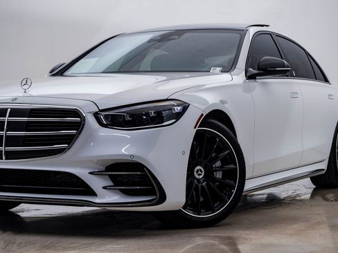 Used 2024 Mercedes-Benz S 580 4MATIC Sedan image 2